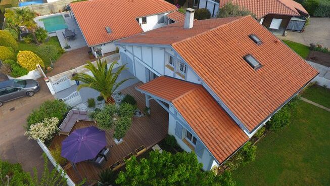 Accommodation drone view of Le Bon Mot Tours | Language Travel