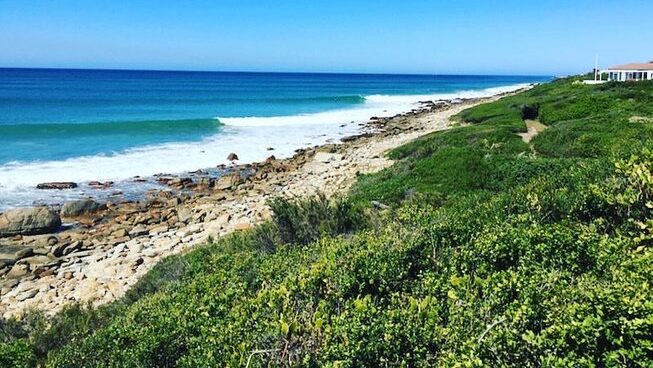 Surf break in South Africa with Jeffreys Bay Surf School