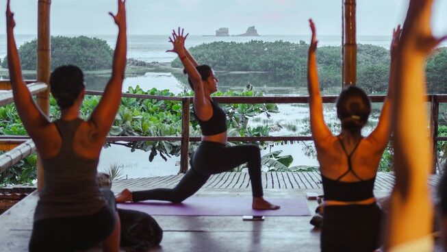 Students practicing yoga in Ayampe surf camp with Vistamar Guest House