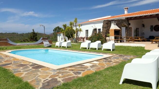 Accommodation and pool with Russo Surfcamp Vale Figueiras a Portugal Surf Camp Algarve Beginner