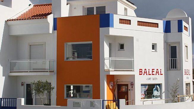 Accommodation of Alex Surf School surf camp in Peniche