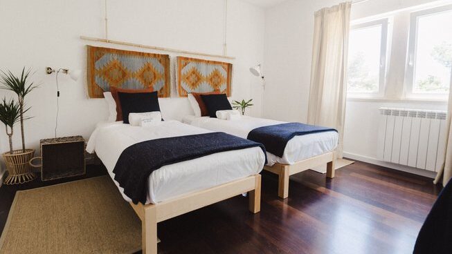 accommodation and two single beds at Surf Cascais in Cascais