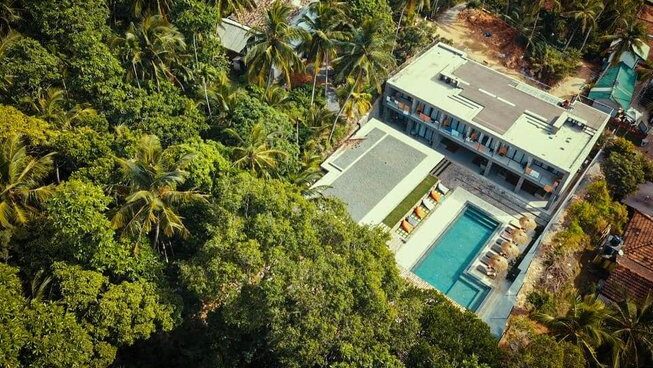 drone shot of the accommodation of The Salty Pelican surf camp in Hiriketiya Sri Lanka