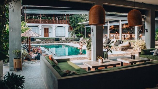 Accommodation and pool of the Salty Pelican in Hiriketiya Sri Lanka