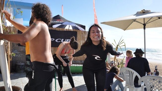 People getting ready to go surfing with Allride Surfer surf camp Taghazout