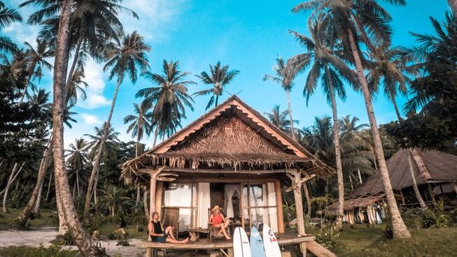 Kingfisher Mentawai surf camp