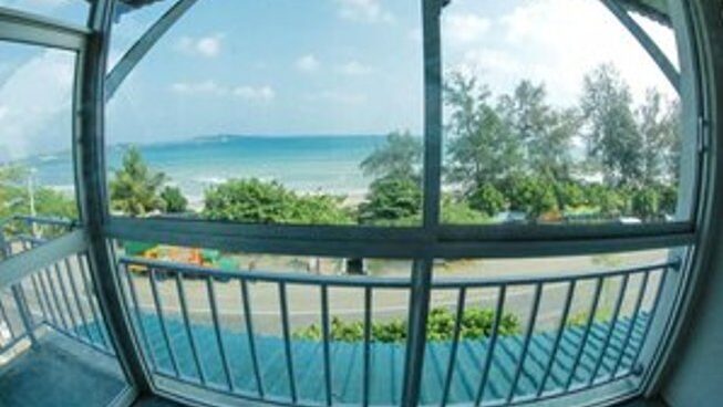 Accommodation looking over water at Surfers Paradise Weligama surf camp