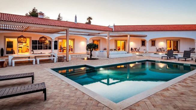 Pool and accommodation of Tiny Whale Surf Lodge Lagos surf camp