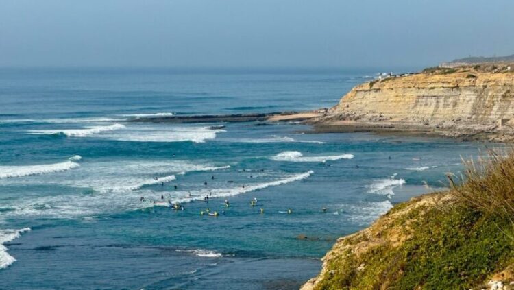 beginner surfers in Praia de Ribeira d'Ilhas Ericeira