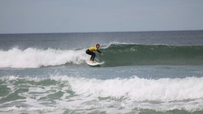A learner surf on a wave
