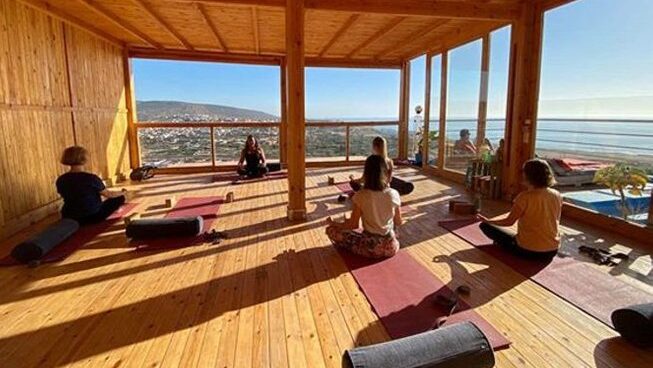 people practicing yoga at Easy Surf Maroc Tamraght